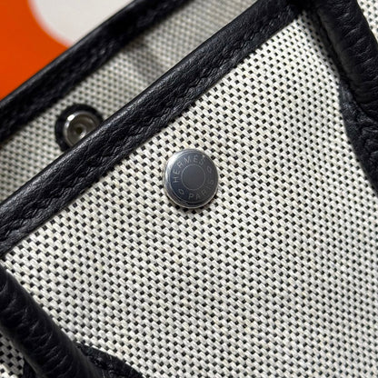 GARDEN PARTY 23CM IN WHITE TOILETS COTTON CANVAS AND BLACK CALFSKIN