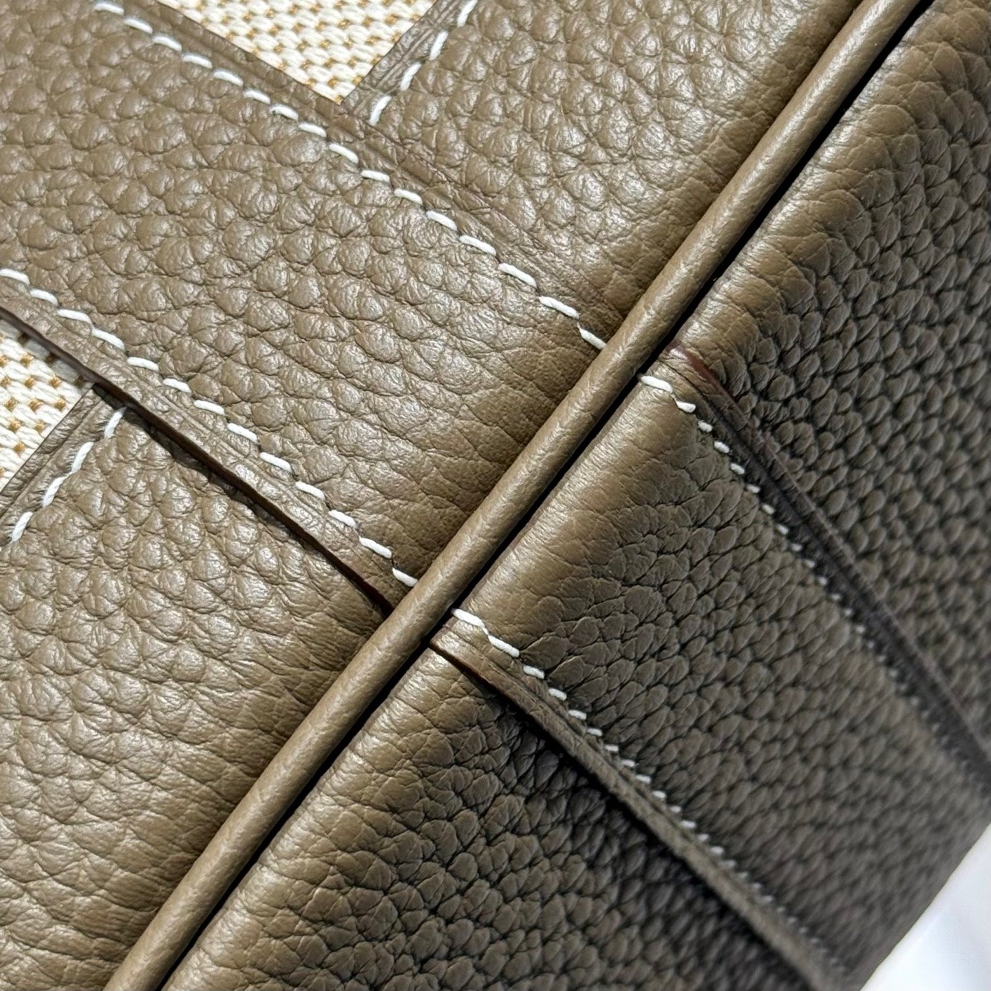 GARDEN PARTY 23CM IN WHITE TOILETS COTTON CANVAS AND TAUPE CALFSKIN