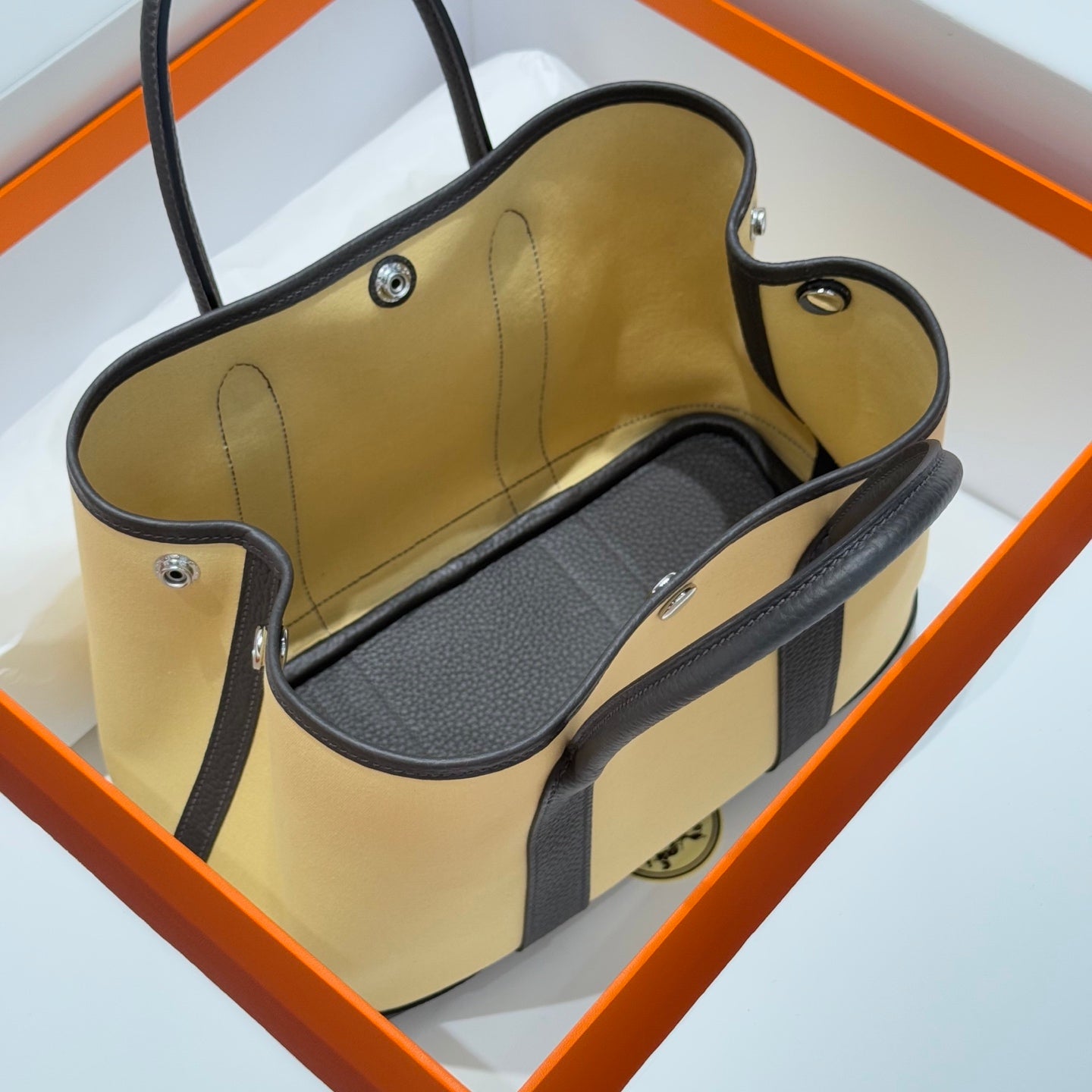 GARDEN PARTY 30CM IN DARK BEIGE TOILETS COTTON CANVAS AND BLACK CALFSKIN