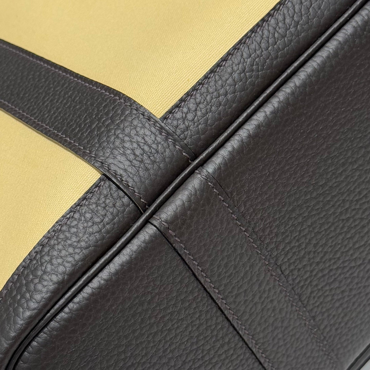 GARDEN PARTY 30CM IN DARK BEIGE TOILETS COTTON CANVAS AND BLACK CALFSKIN