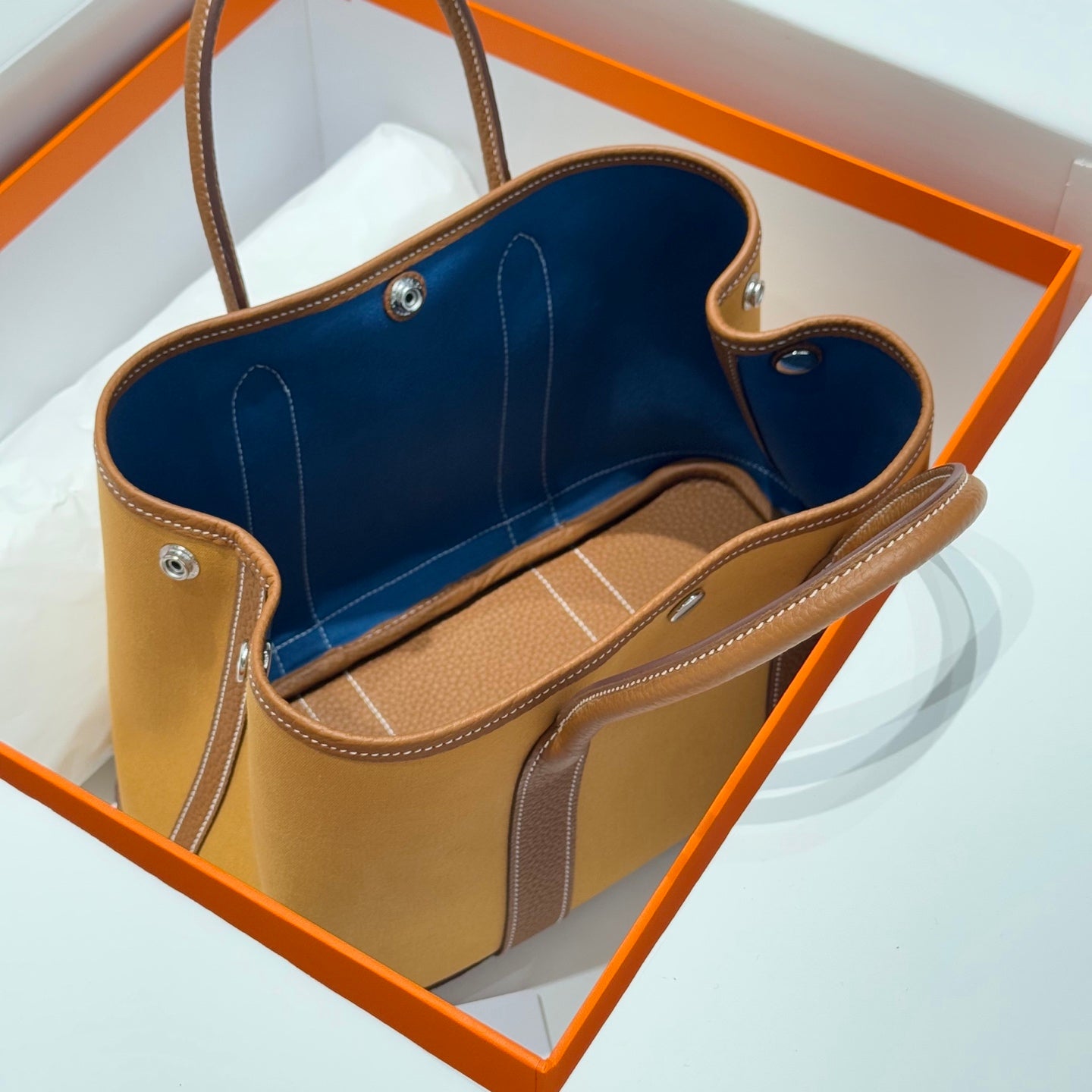 GARDEN PARTY 30CM IN DUNE MAGNOLIA TOILETS COTTON CANVAS AND BROWN CALFSKIN