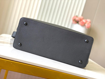 CAPUCINES GM SOUPLE 38 IN BLACK TAURILLON