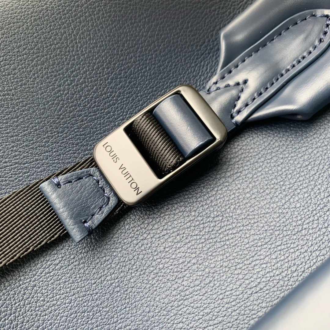 DISCOVERY PM BACKPACK 38 IN NAVY BLUE LAMBSKIN WHITE MONOGRAM LOGO