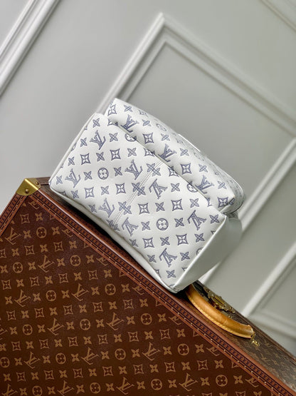 DISCOVERY PM BACKPACK 38 IN WHITE MONOGRAM LAMBSKIN