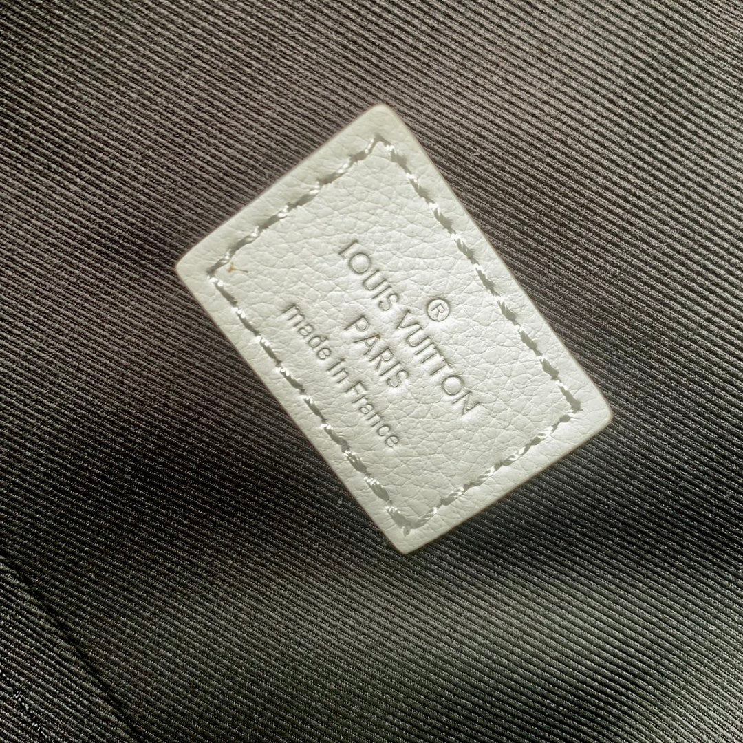 DISCOVERY PM BACKPACK 38 IN WHITE MONOGRAM LAMBSKIN