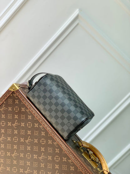 LOCKER DOPP KIT 23 IN GREY BLACK DAMIER GRAPHITE CANVAS