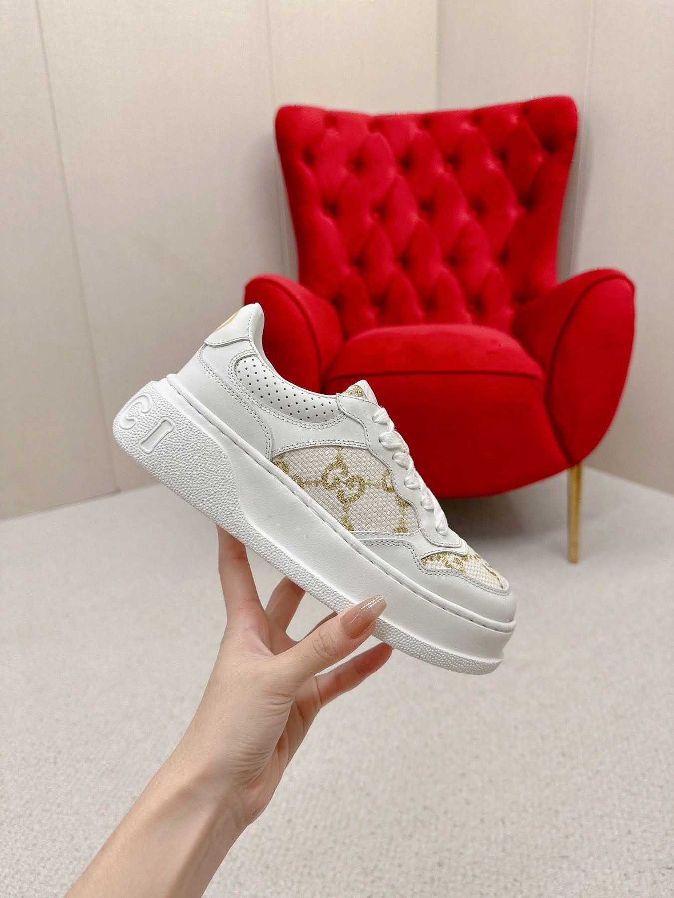 GG TRAINER WHITE CALFSKIN WITH PATTERN