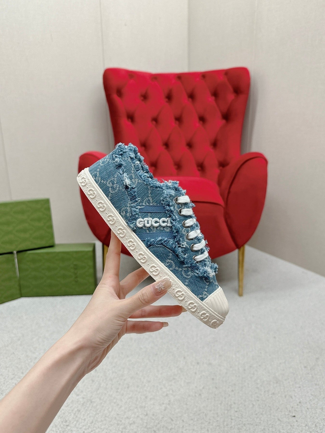 GG TRAINER SCALLOPED TOE BLUE DENIM