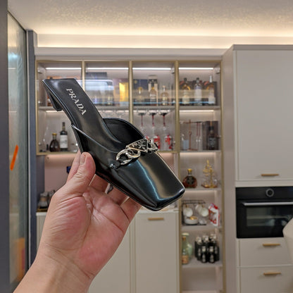 PRA SQUARE TOE MULES BLACK CALFSKIN WITH CHAIN