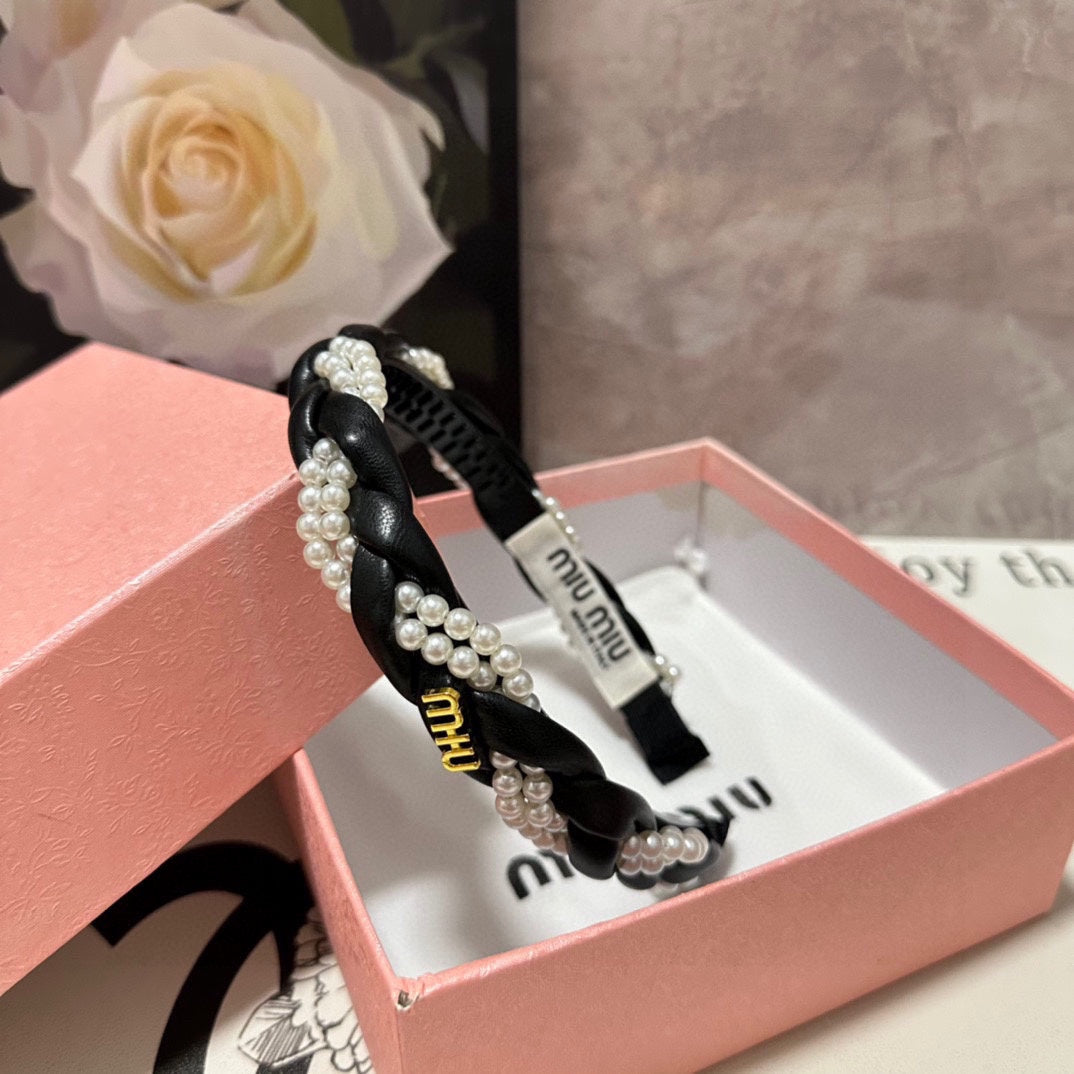 HEADBAND IN BLACK CALFSKIN MIX PEARL CHAIN 347680