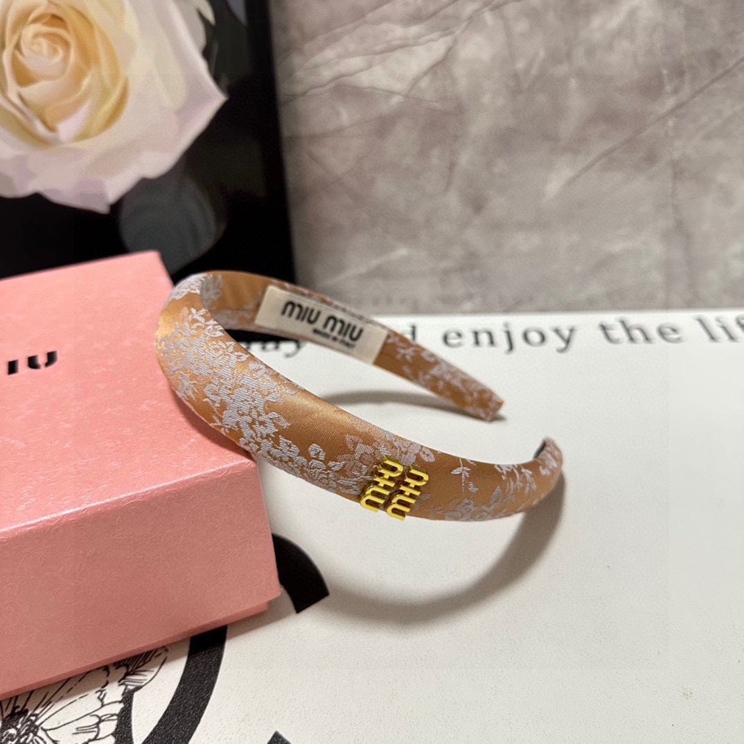 HEADBAND WITH GARNITURE PRINT IN TIGER EYE ORANGE SILK 432822