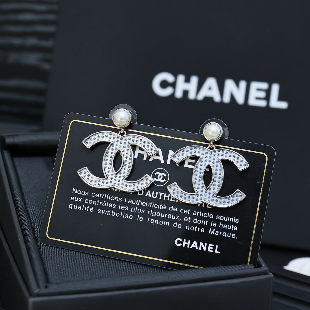 DOUBLE C EARRINGS IN SILVER METAL WITH BLACK SNOWFLAKE EMBOSSED ON WHITE ENAMEL