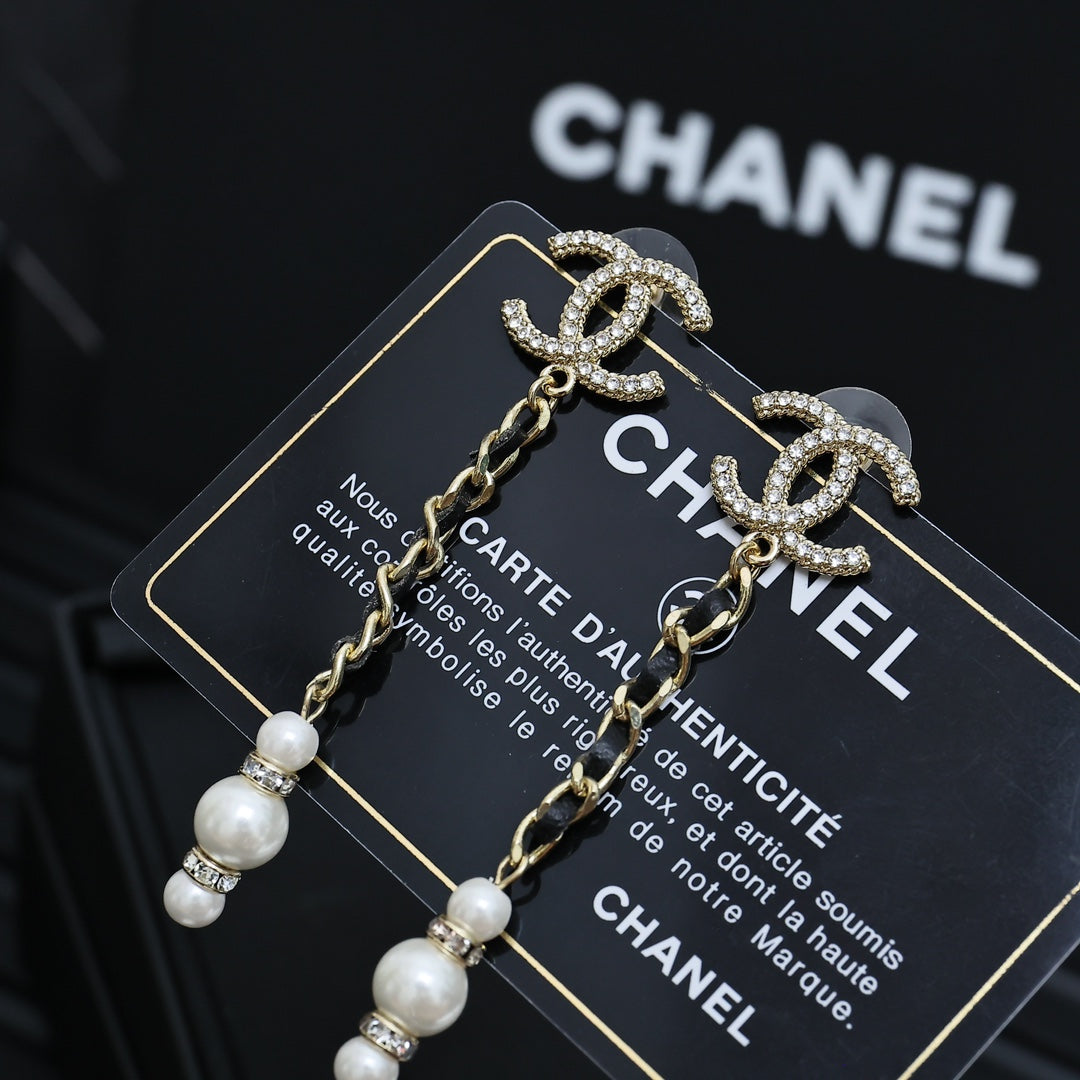 DOUBLE C CHAIN DETAIL EARRINGS IN GOLD METAL WITH LAMBSKIN TASSEL PEARL AND CRYSTAL LOGO