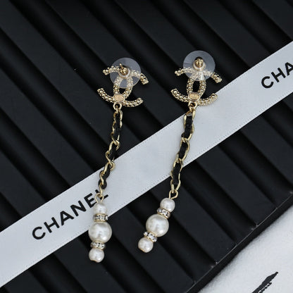 DOUBLE C CHAIN DETAIL EARRINGS IN GOLD METAL WITH LAMBSKIN TASSEL PEARL AND CRYSTAL LOGO