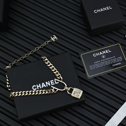 PADLOCK NECKLACE WITH DOUBLE C LOGO IN GOLD METAL
