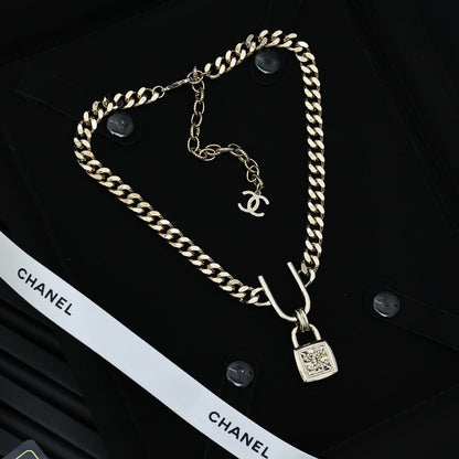 PADLOCK NECKLACE WITH DOUBLE C LOGO IN GOLD METAL