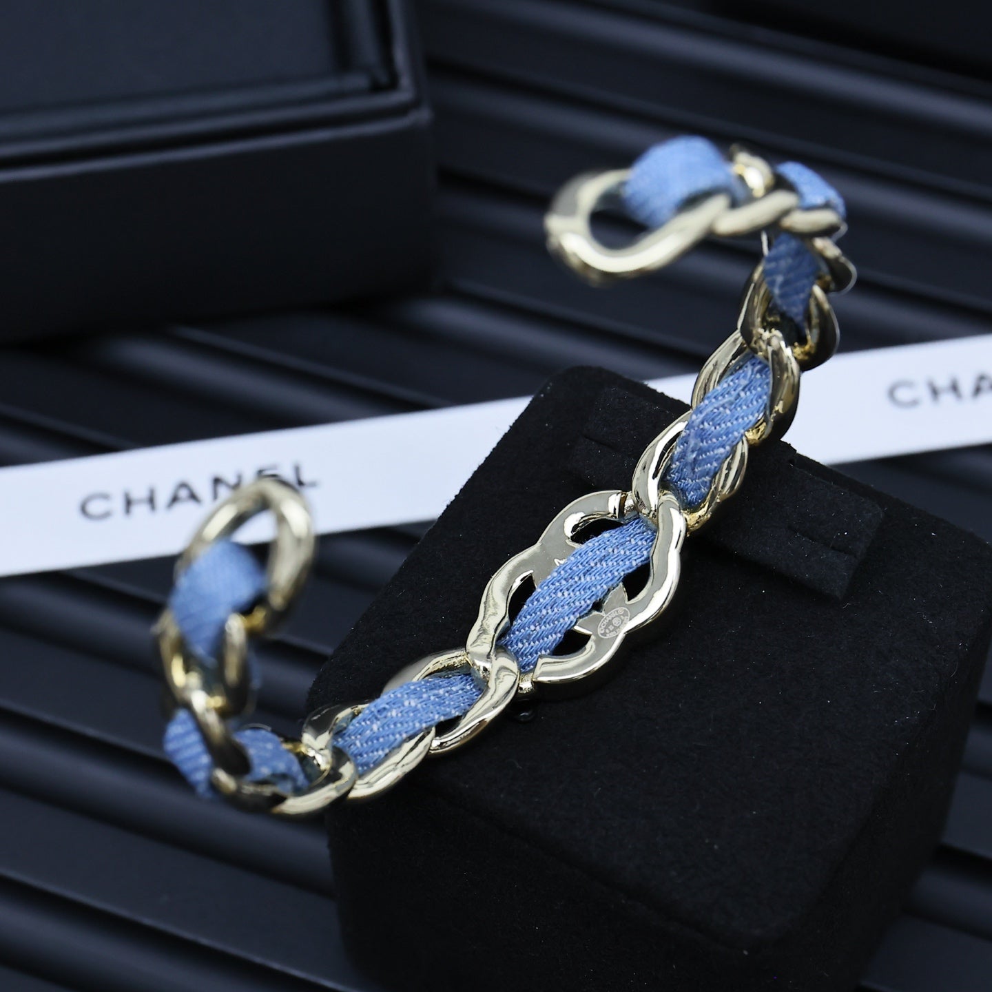 25P IN DENIM-THREADED CHAIN GOLD METAL BRACELET SET
