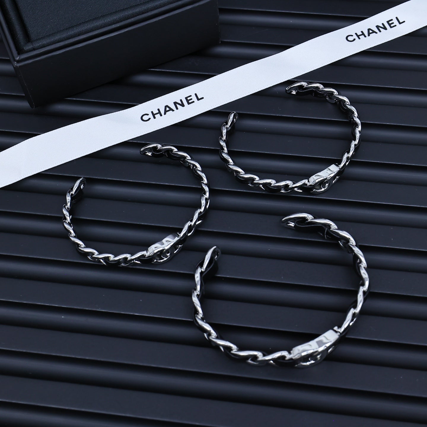 CC 25P CALFSKIN-THREADED CHAIN BRACELET SET