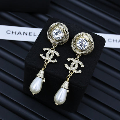 25S TWISTED RIBBED DOUBLE C IN GOLD METAL LONG PEARL PENDANT EARRINGS