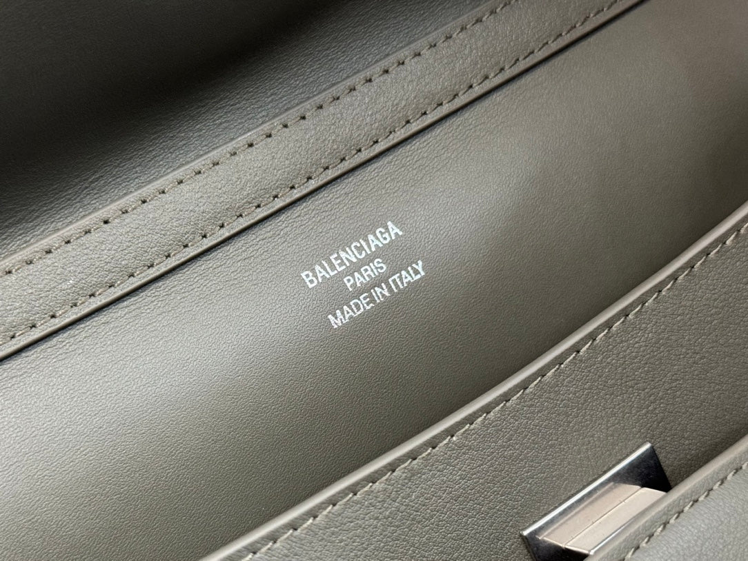 RODEO MEDIUM BAG 35 IN KHAKI GREEN SMOOTH CALFSKIN SILVER HARDWARE