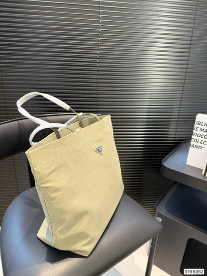 LARGE TOTE BAG 38 IN BAJA WHITE RE-NYLON