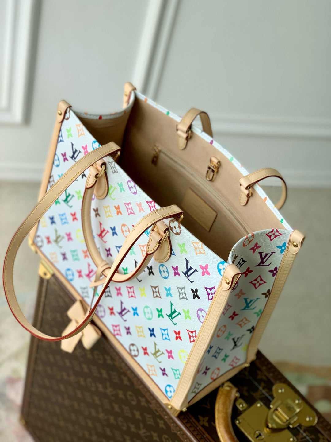 ONTHEGO MM BAG 35 IN MULTICOLOR MONOGRAM CANVAS