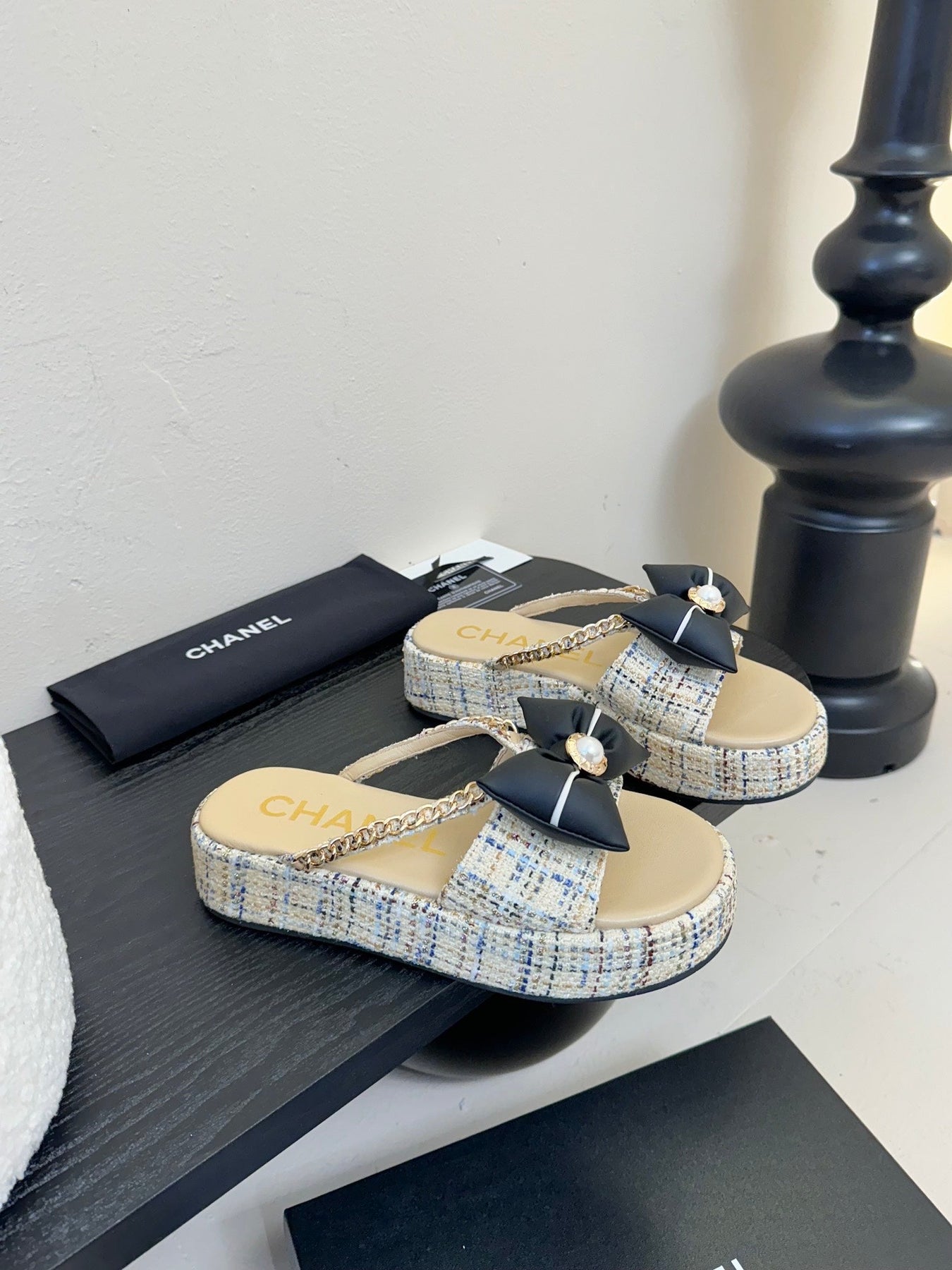 PLATFORM FLIP-FLOPS IN BEIGE TWEED FABRIC