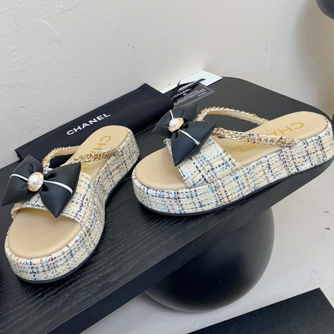 PLATFORM FLIP-FLOPS IN BEIGE TWEED FABRIC