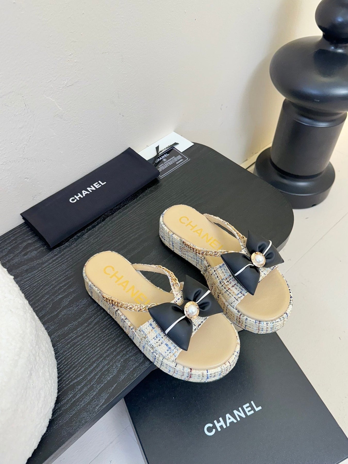 PLATFORM FLIP-FLOPS IN BEIGE TWEED FABRIC