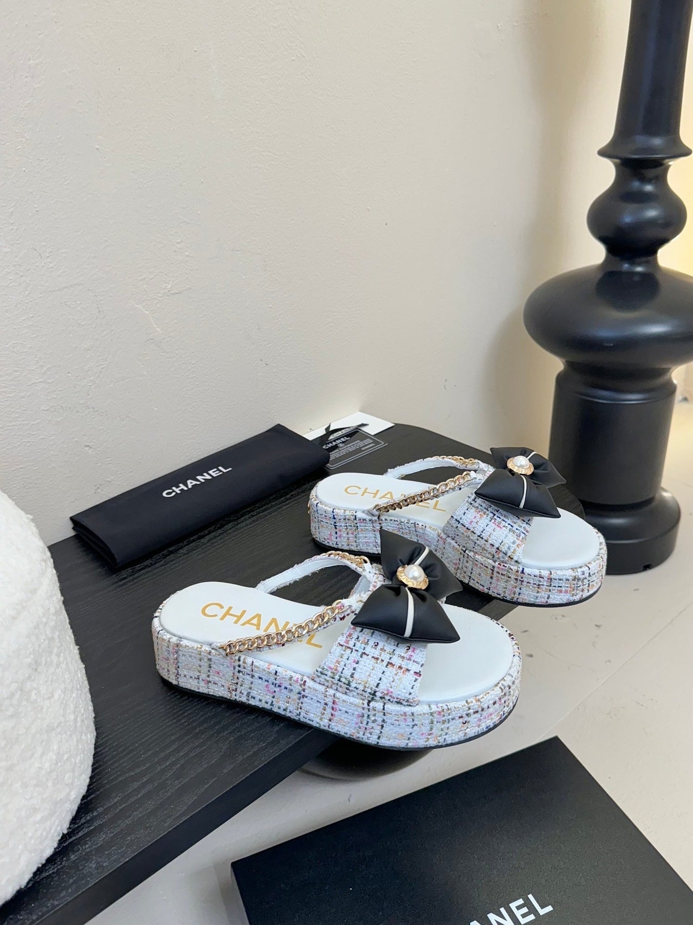 PLATFORM FLIP-FLOPS IN WHITE TWEED FABRIC