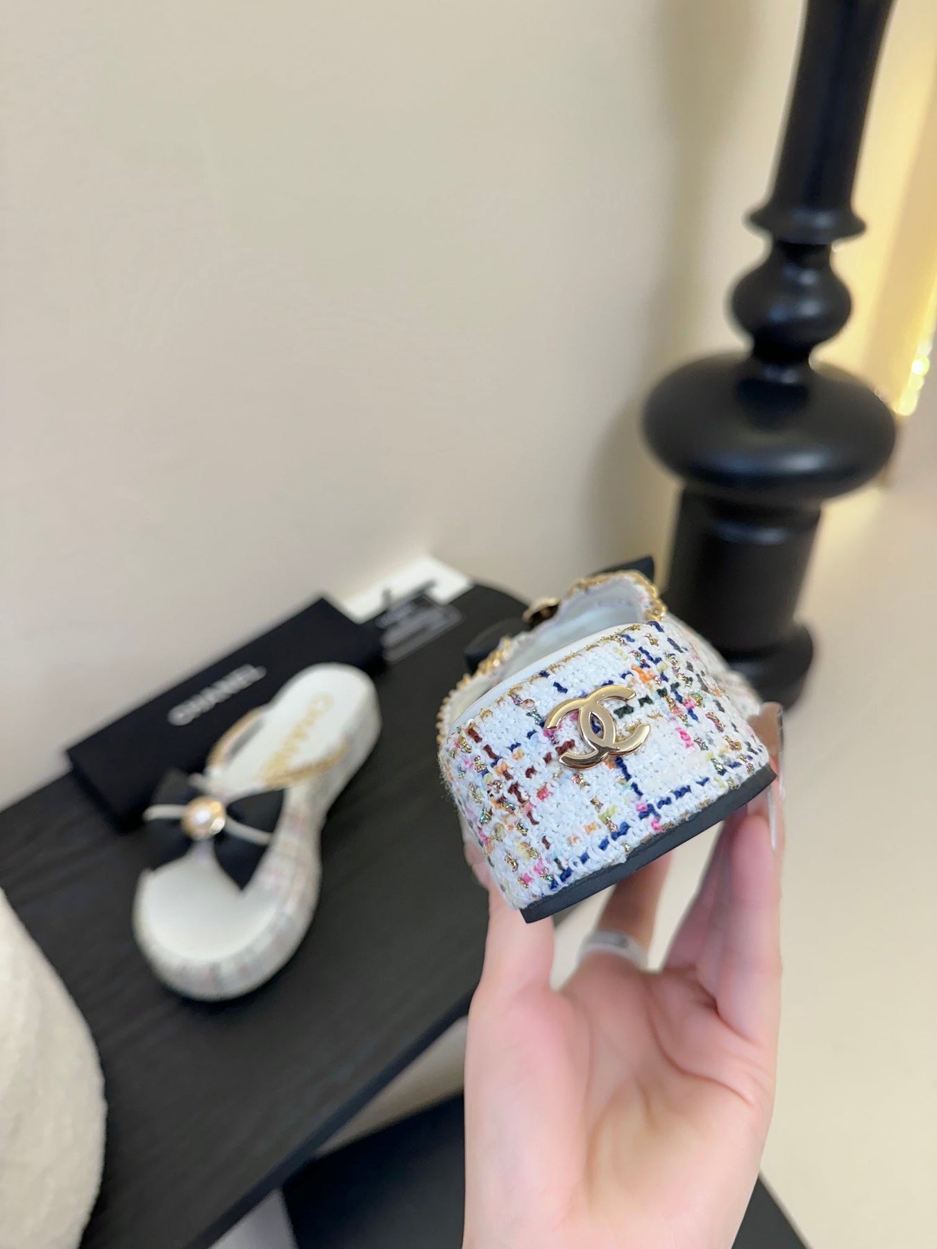 PLATFORM FLIP-FLOPS IN WHITE TWEED FABRIC