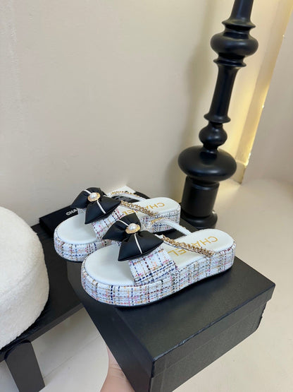 PLATFORM FLIP-FLOPS IN WHITE TWEED FABRIC