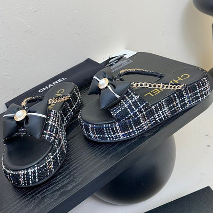 PLATFORM FLIP-FLOPS IN BLACK TWEED FABRIC