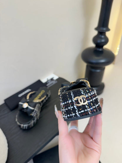 PLATFORM FLIP-FLOPS IN BLACK TWEED FABRIC