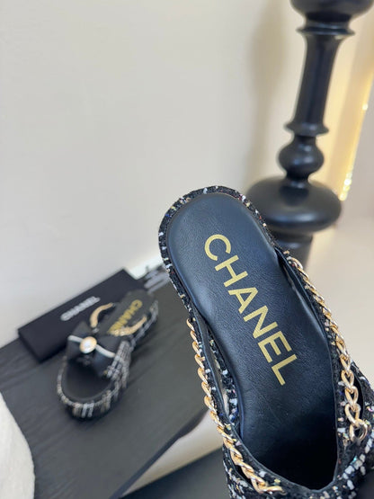 PLATFORM FLIP-FLOPS IN BLACK TWEED FABRIC