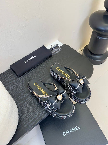 PLATFORM FLIP-FLOPS IN BLACK TWEED FABRIC