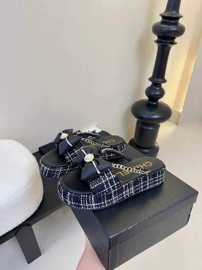 PLATFORM FLIP-FLOPS IN BLACK TWEED FABRIC