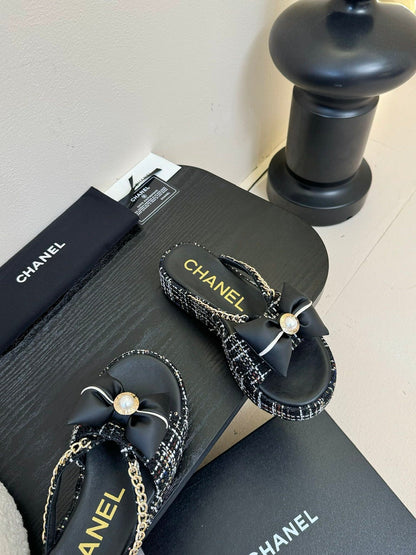 PLATFORM FLIP-FLOPS IN BLACK TWEED FABRIC