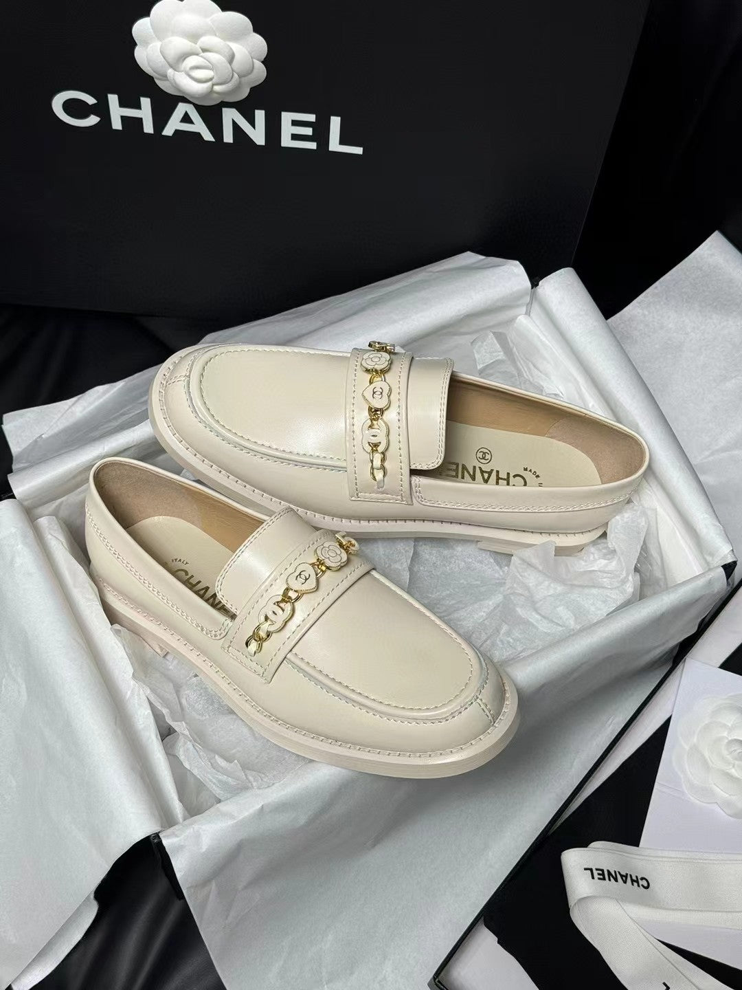 CC LOAFERS WHITE QUILTED CALFSKIN