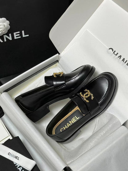 CC LOAFER BLACK CALFSKIN WITH META LOGO