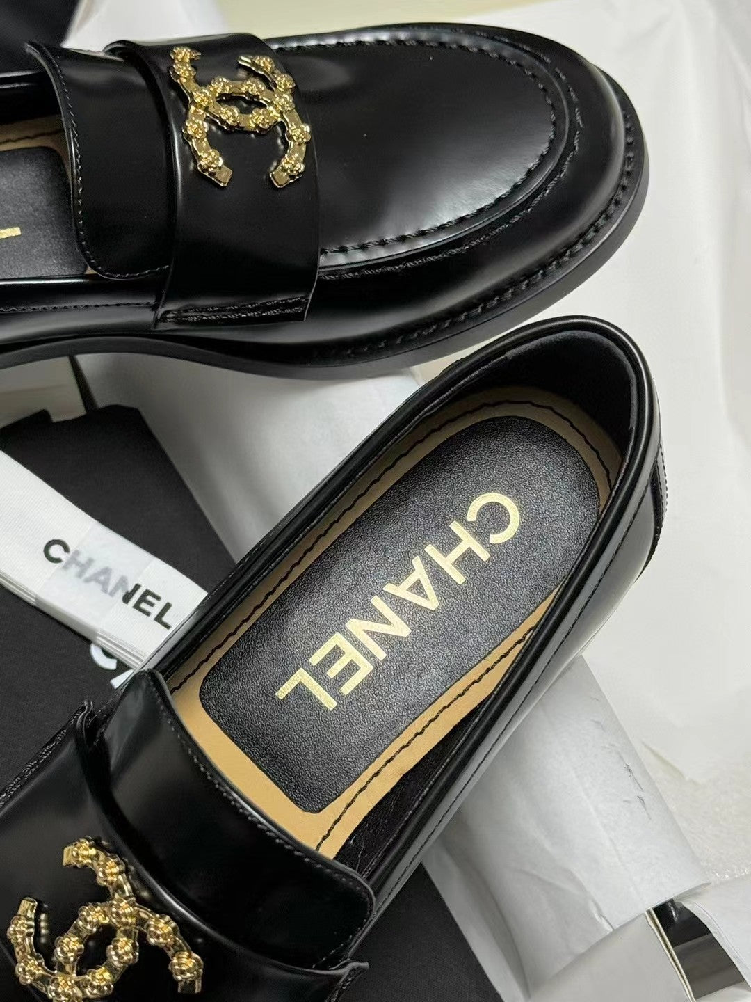 CC LOAFER BLACK CALFSKIN WITH META LOGO
