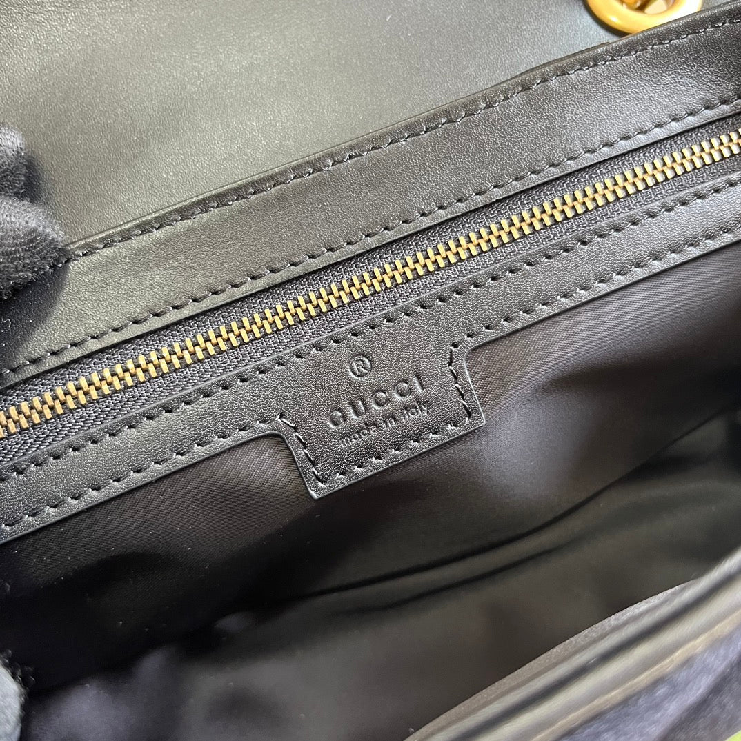 GG MARMONT MEDIUM 26 BAG IN BLACK VELVET