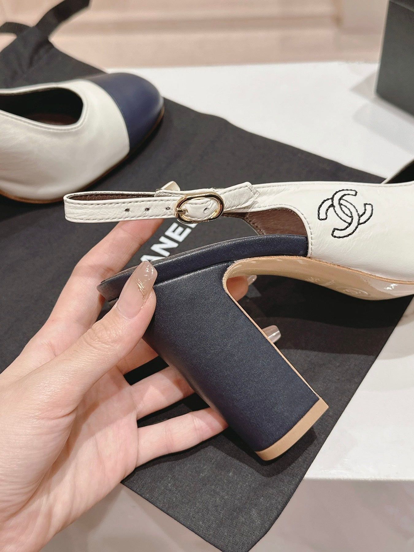 HIGH SLINGBACKS WHITE MIX BLACK SHEEPSKIN