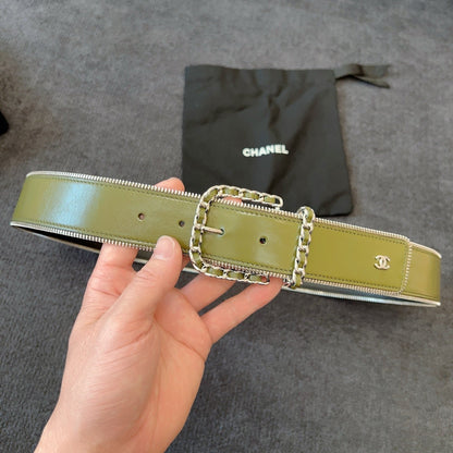 BELT 40MM IN OLIVE GREEN CALFSKIN WITH INTERWOVEN CHAIN BUCKLE ZIPPER IN TRIM SILVER HARDWARE