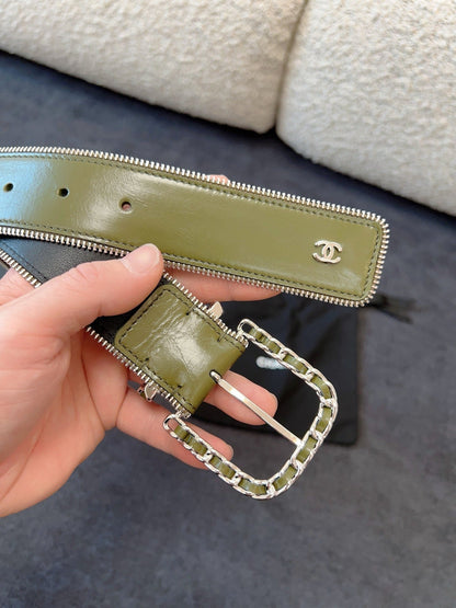 BELT 40MM IN OLIVE GREEN CALFSKIN WITH INTERWOVEN CHAIN BUCKLE ZIPPER IN TRIM SILVER HARDWARE