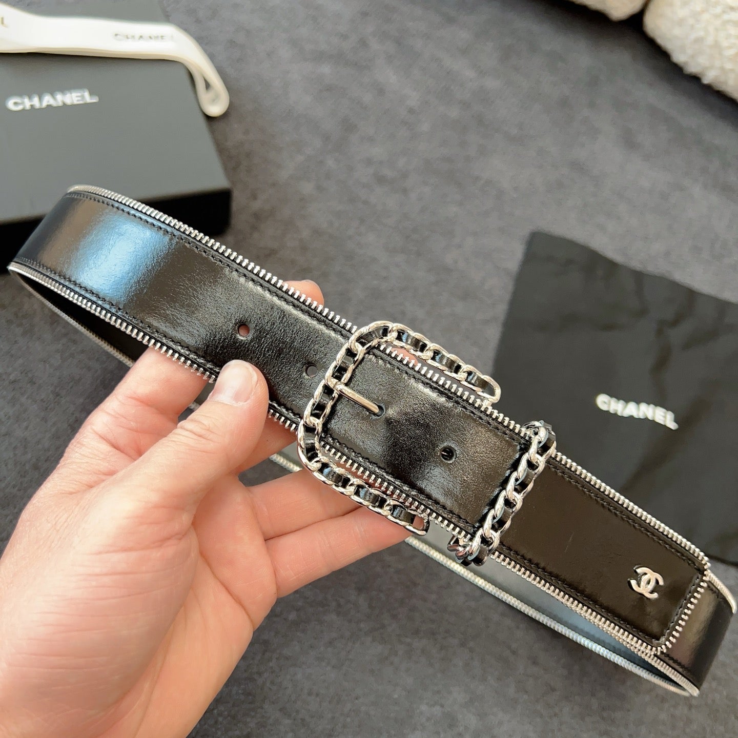 BELT 40MM IN BLACK CALFSKIN WITH INTERWOVEN CHAIN BUCKLE ZIPPER IN TRIM SILVER HARDWARE