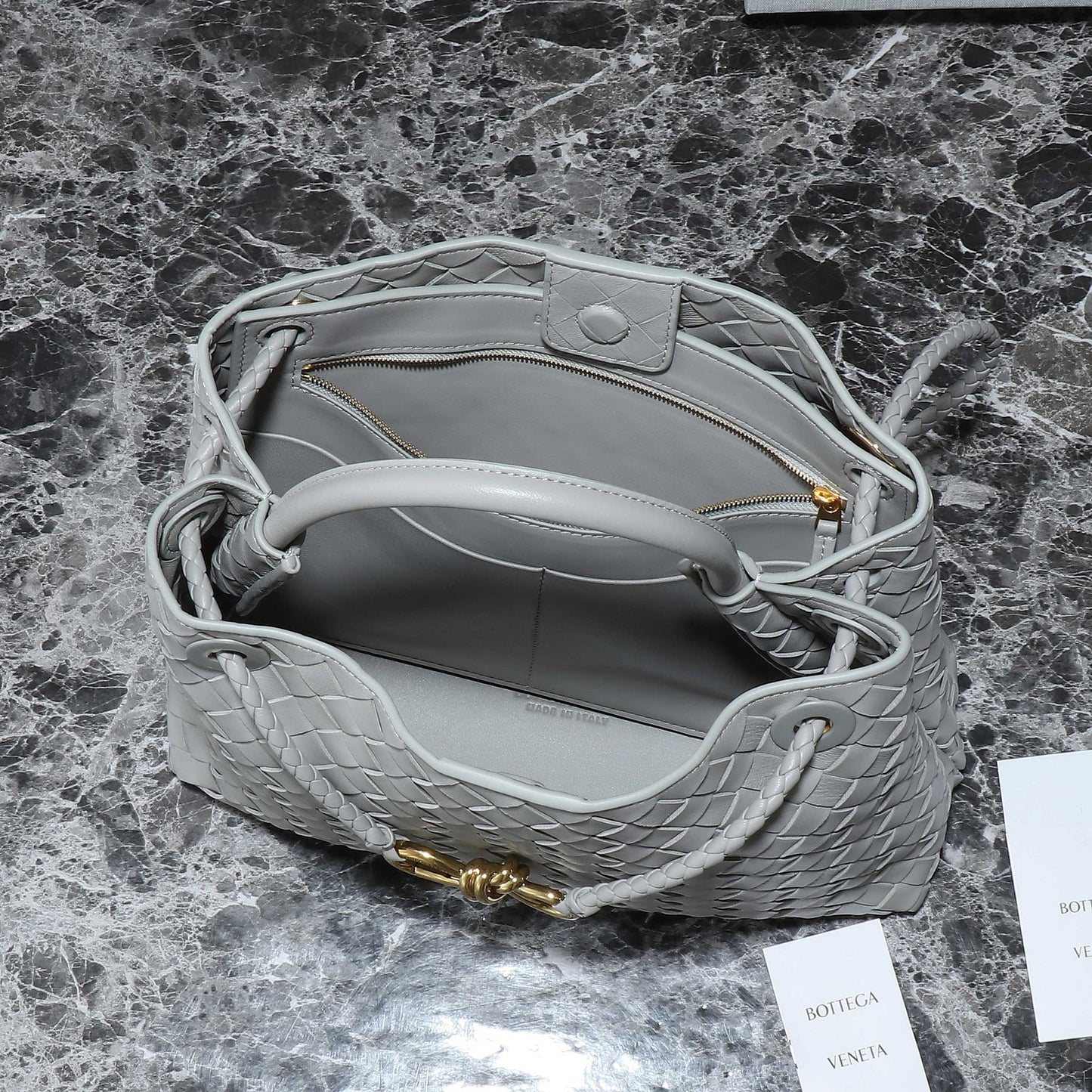 BV MEDIUM ANDIAMO 32CM GREY LAMBSKIN