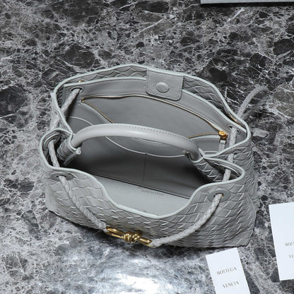 BV MEDIUM ANDIAMO 32CM GREY LAMBSKIN