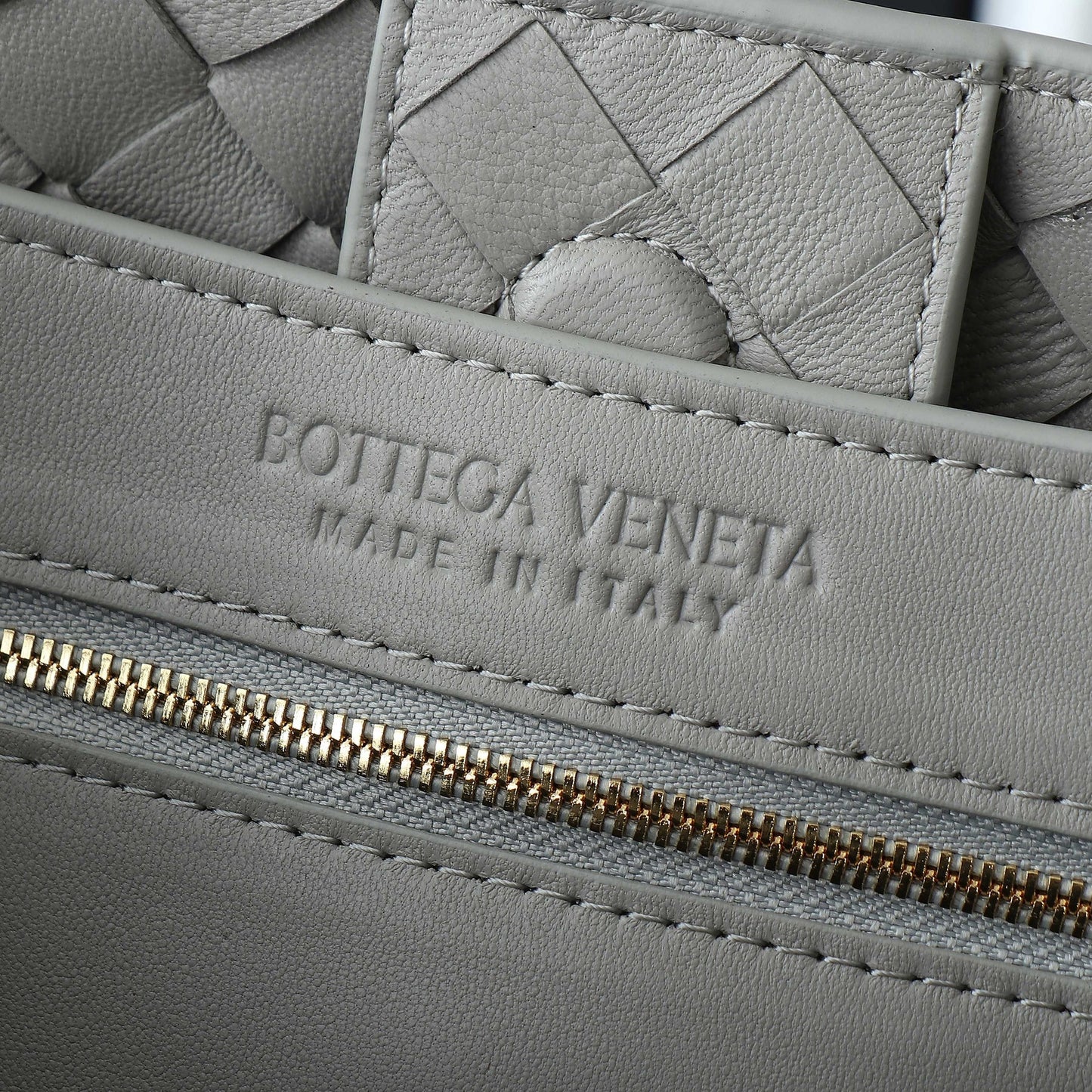 BV MEDIUM ANDIAMO 32CM GREY LAMBSKIN