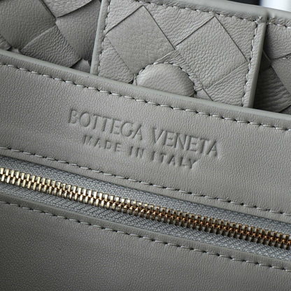 BV MEDIUM ANDIAMO 32CM GREY LAMBSKIN